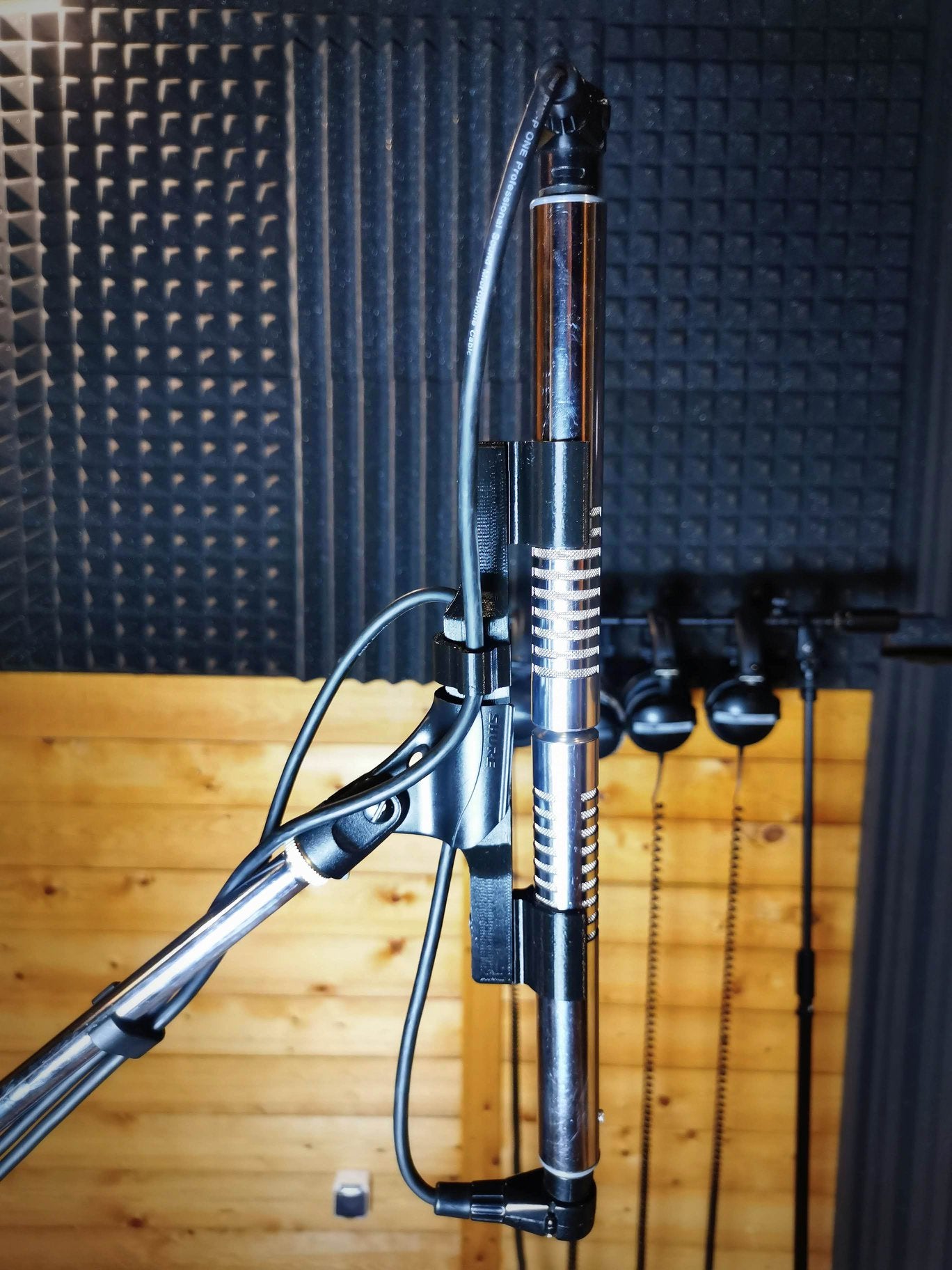 BLUM 121 holder for two Royer R121 microphones